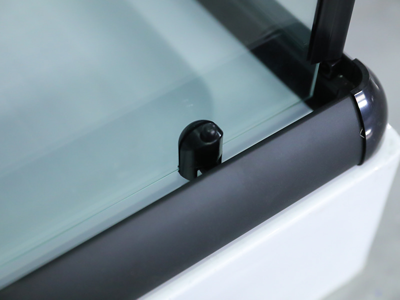 Gabinete de chuveiro deslizante RE, vidro temperado transparente com impressão, perfil de alumínio preto, alça com furos duplos, com bandeja Gabinete de chuveiro deslizante RE, vidro temperado transparente com impressão, perfil de alumínio preto, alça com furos duplos, com bandeja