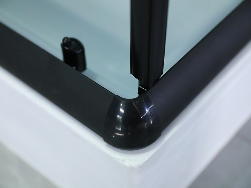 Gabinete de chuveiro deslizante RE, vidro temperado transparente com impressão, perfil de alumínio preto, alça com furos duplos, com bandeja Gabinete de chuveiro deslizante RE, vidro temperado transparente com impressão, perfil de alumínio preto, alça com furos duplos, com bandeja