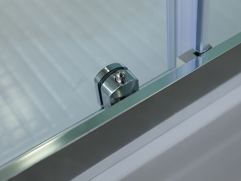 Gabinete de chuveiro deslizante RE, vidro temperado transparente, perfil de alumínio cromado, alça com furos duplos, com bandeja Gabinete de chuveiro deslizante RE, vidro temperado transparente, perfil de alumínio cromado, alça com furos duplos, com bandeja