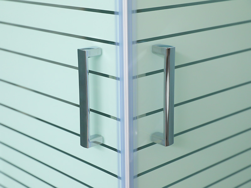 Box de chuveiro deslizante QUADRADO, vidro temperado transparente com impressão, perfil de alumínio branco, alça com furos duplos, com bandeja Box de chuveiro deslizante QUADRADO, vidro temperado transparente com impressão, perfil de alumínio branco, alça com furos duplos, com bandeja