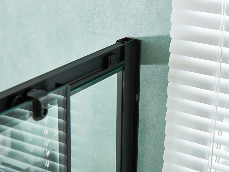 Box de chuveiro deslizante SQ, vidro temperado transparente, perfil de alumínio preto, alça com furos duplos, com bandeja Box de chuveiro deslizante SQ, vidro temperado transparente, perfil de alumínio preto, alça com furos duplos, com bandeja