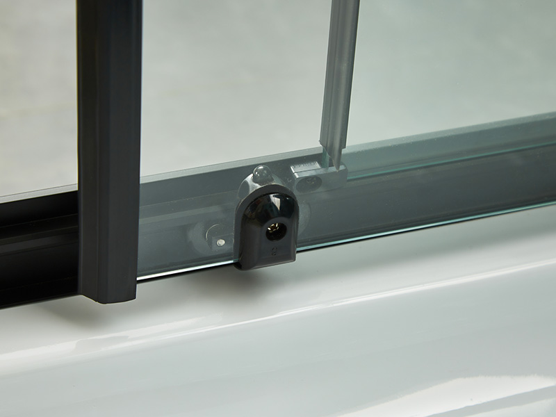 Box de chuveiro deslizante SQ, vidro temperado transparente, perfil de alumínio preto, alça com furos duplos, com bandeja Box de chuveiro deslizante SQ, vidro temperado transparente, perfil de alumínio preto, alça com furos duplos, com bandeja