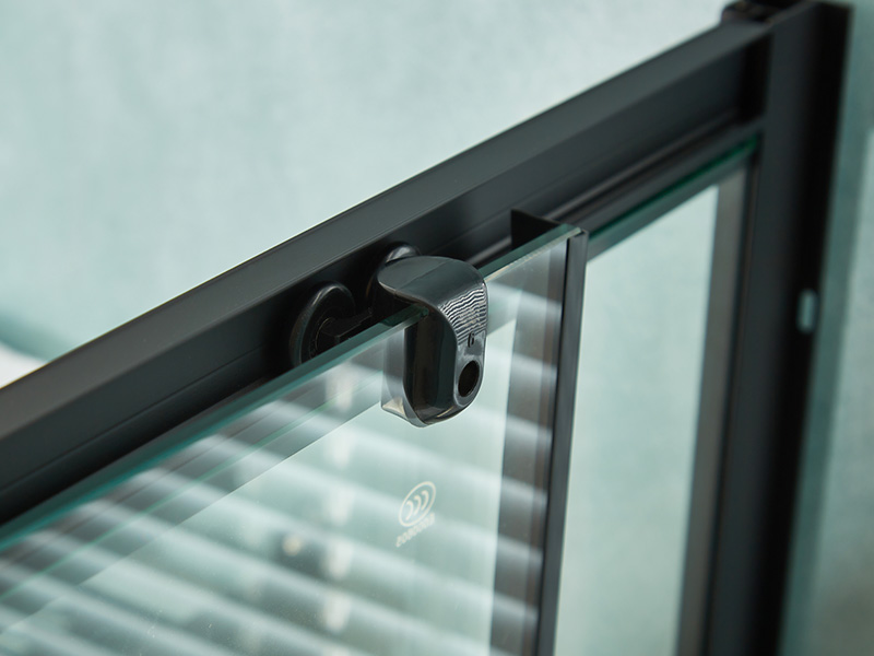 Box de chuveiro deslizante SQ, vidro temperado transparente, perfil de alumínio preto, alça com furos duplos, com bandeja Box de chuveiro deslizante SQ, vidro temperado transparente, perfil de alumínio preto, alça com furos duplos, com bandeja