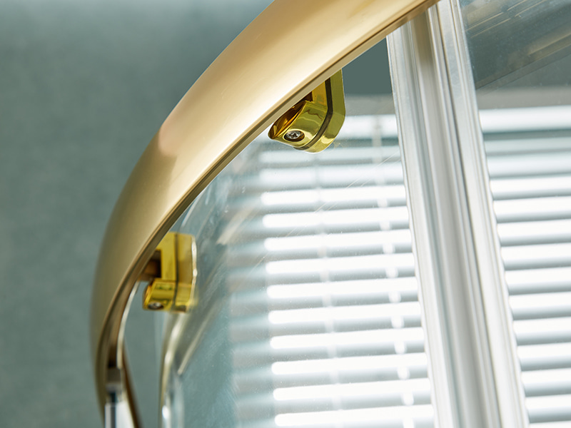 Gabinete de chuveiro deslizante SE, vidro temperado transparente, perfil de alumínio dourado, alça com furos duplos, sem bandeja Gabinete de chuveiro deslizante SE, vidro temperado transparente, perfil de alumínio dourado, alça com furos duplos, sem bandeja