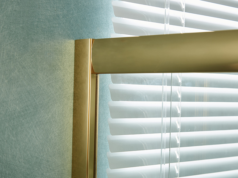 Gabinete de chuveiro deslizante SE, vidro temperado transparente, perfil de alumínio dourado, alça com furos duplos, sem bandeja Gabinete de chuveiro deslizante SE, vidro temperado transparente, perfil de alumínio dourado, alça com furos duplos, sem bandeja