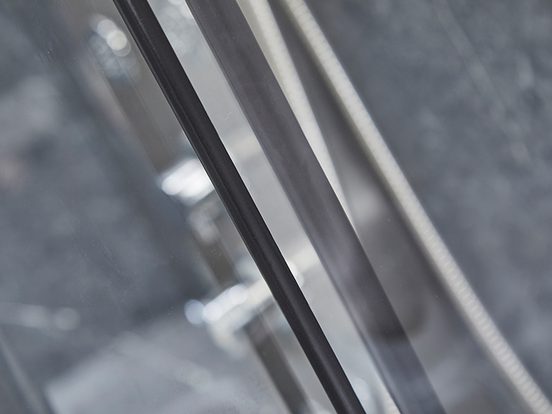 Porta deslizante de vidro SE para box de chuveiro, perfil de alumínio preto Porta deslizante de vidro SE para box de chuveiro, perfil de alumínio preto