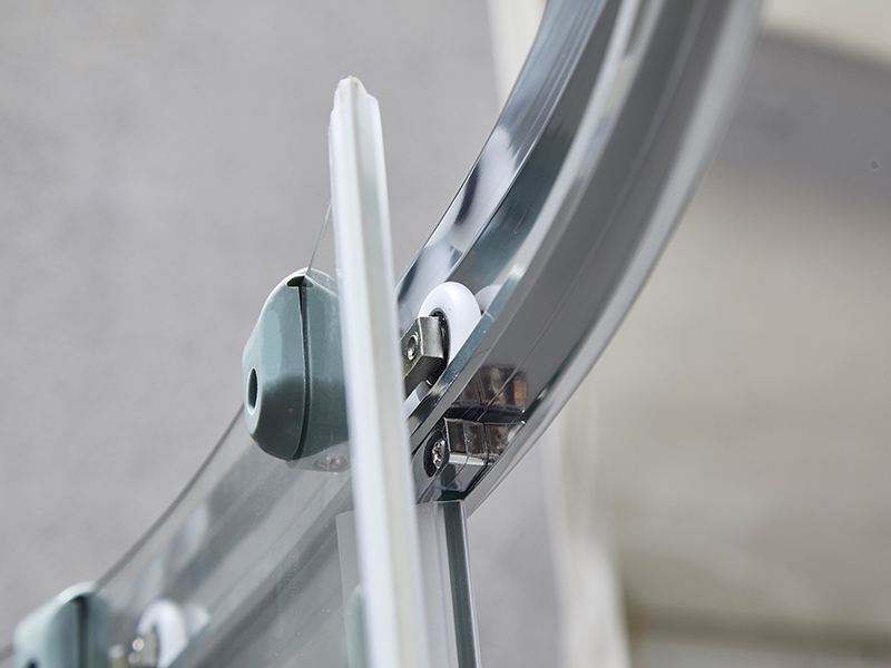 Gabinete de chuveiro deslizante SE, vidro temperado transparente, perfil de alumínio cromado, alça com furos duplos, sem bandeja Gabinete de chuveiro deslizante SE, vidro temperado transparente, perfil de alumínio cromado, alça com furos duplos, sem bandeja